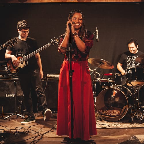 Amanda Mendonça retorna com ‘Xodó em Flor’, no Centro da Música Carioca