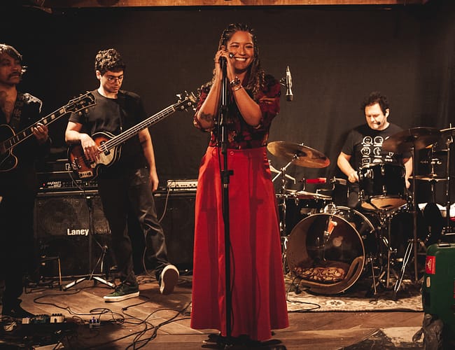 Amanda Mendonça retorna com ‘Xodó em Flor’, no Centro da Música Carioca